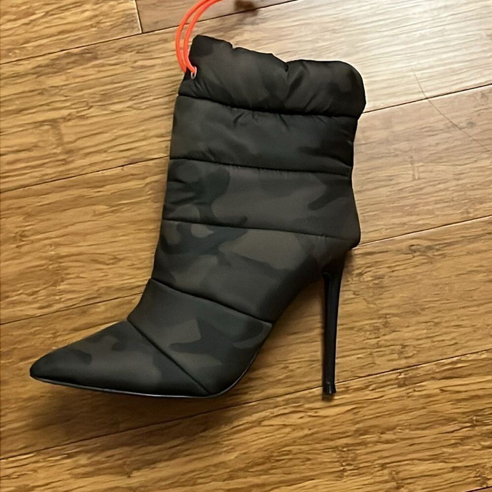 Steve Madden $150 Cloak Camo Print Puffer Drawstring Stiletto Booties Size 6M - Picture 4 of 6